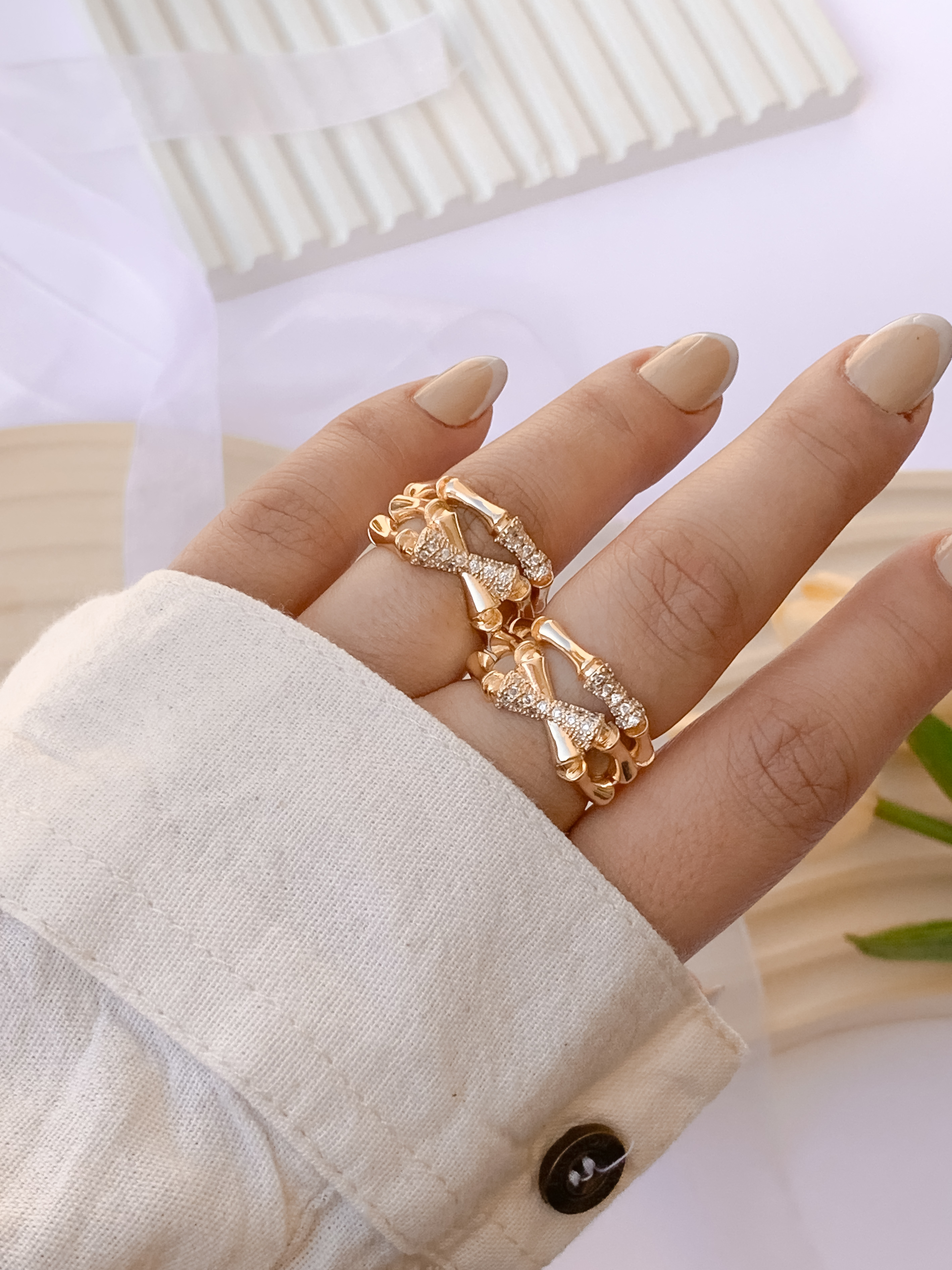 انگشتر زنانه بامبو طرح طلا با نگین مخراج‌کاری کپی