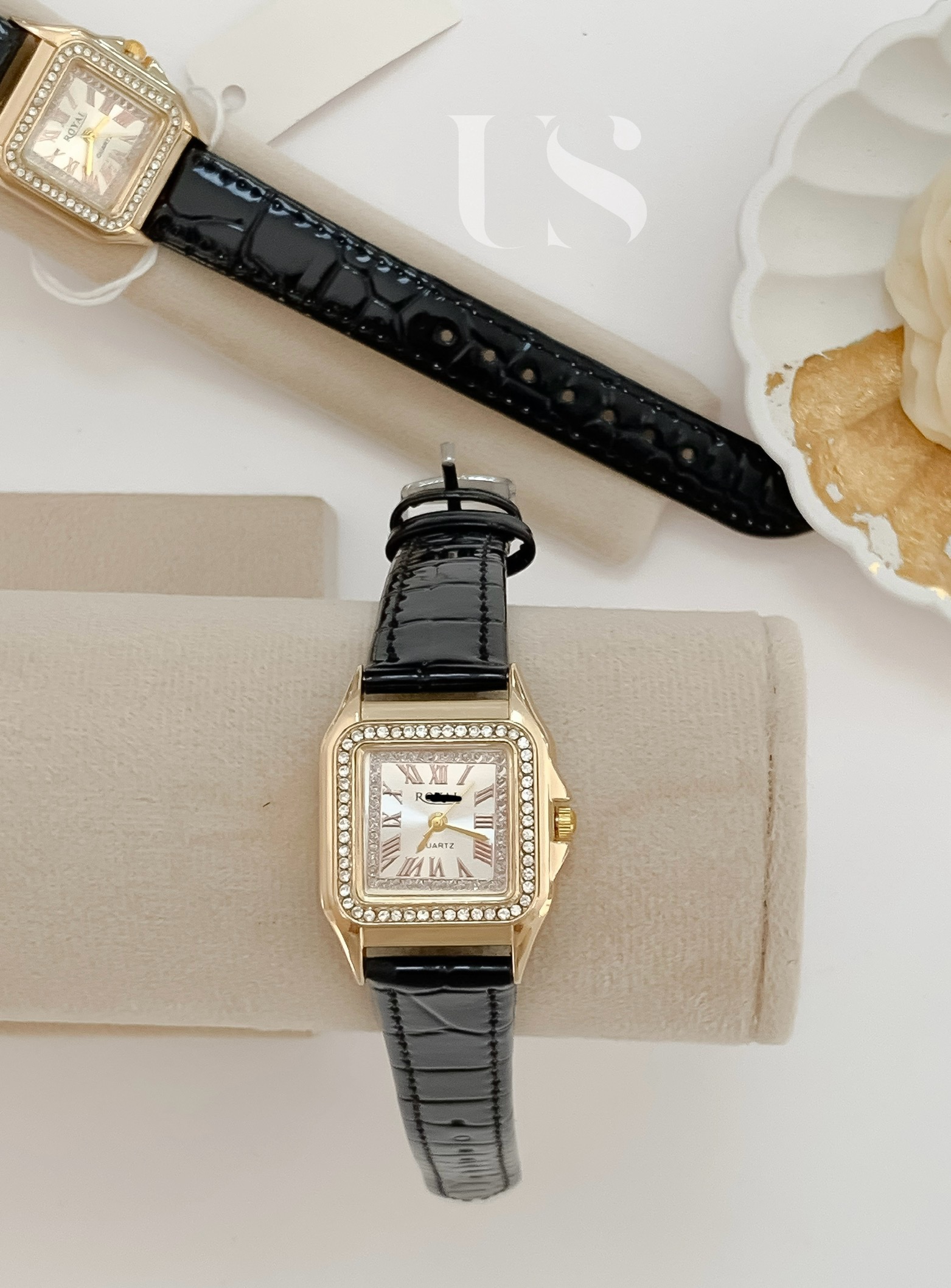 ساعت مچی زنانه طرح رویال با بند چرمی مشکی و قاب نگین‌دار